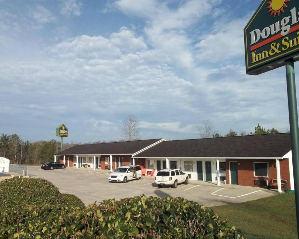 Douglas Inn & Suites