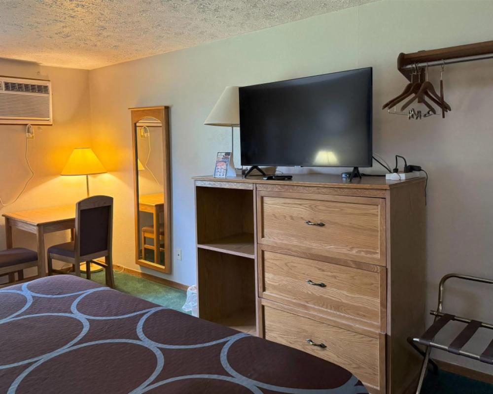 Super 8 by Wyndham Chaska