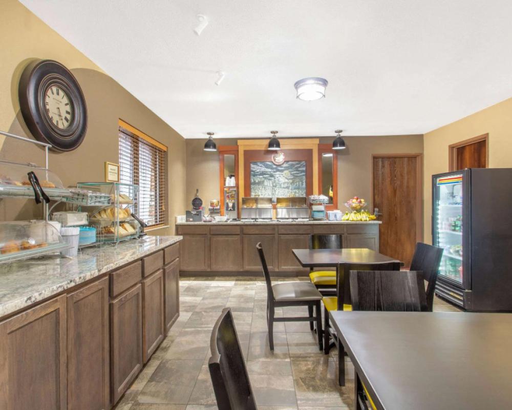 фото AmericInn by Wyndham Delafield-Waukesha-Milwaukee