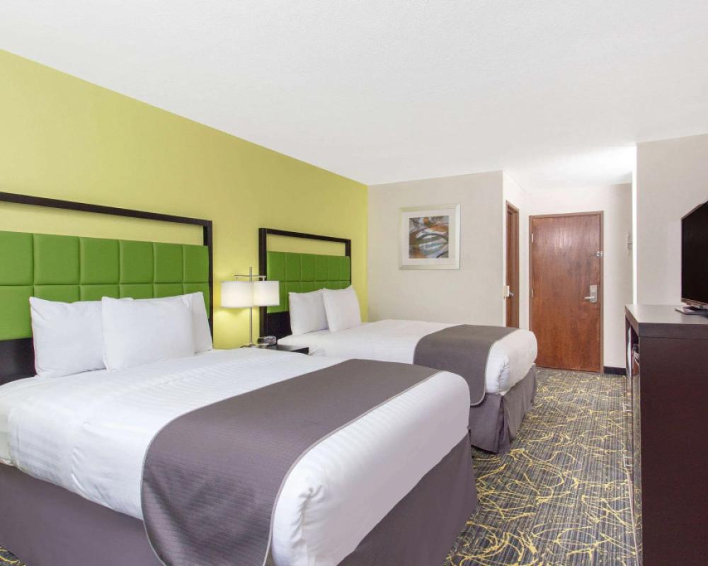 фото AmericInn by Wyndham Delafield-Waukesha-Milwaukee