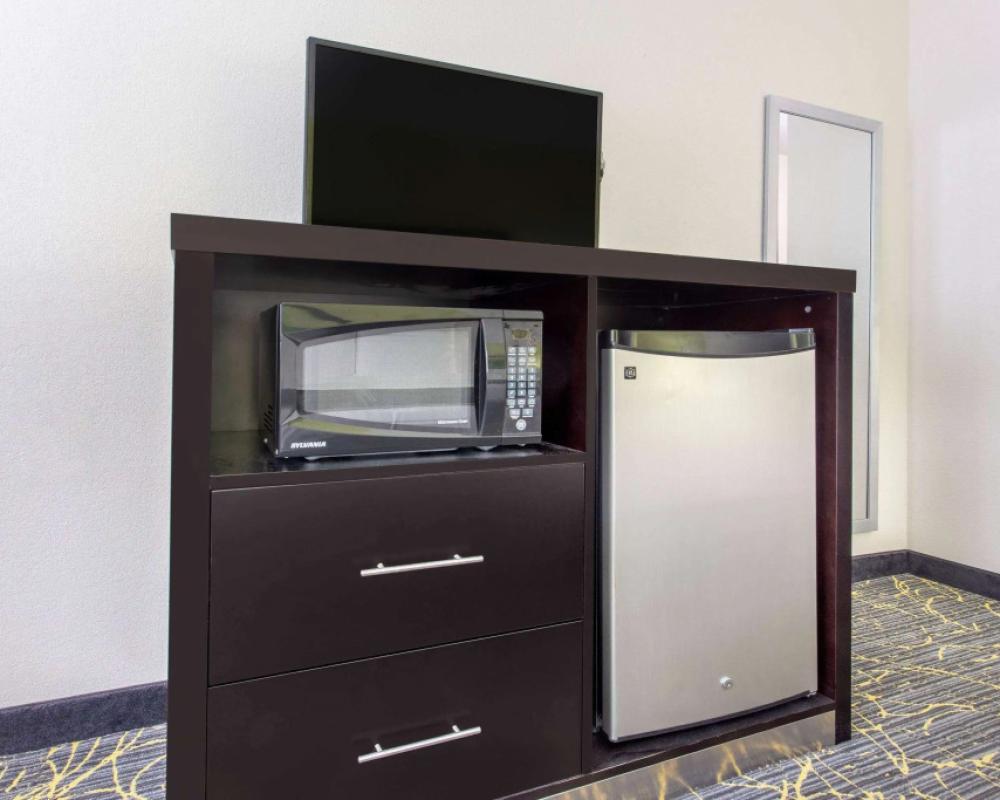 фото AmericInn by Wyndham Delafield-Waukesha-Milwaukee