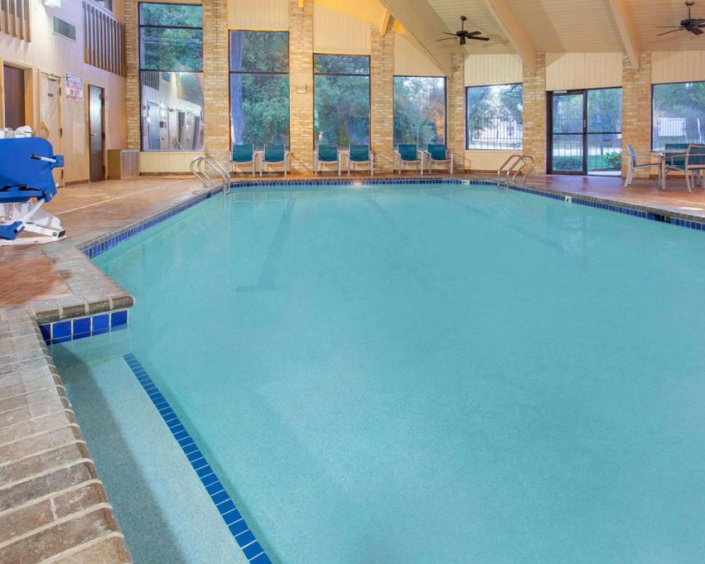 фото AmericInn by Wyndham Delafield-Waukesha-Milwaukee