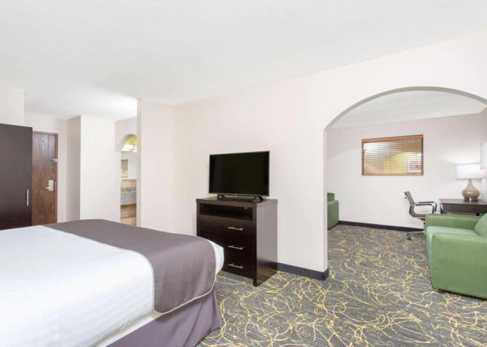 AmericInn by Wyndham Delafield-Waukesha-Milwaukee