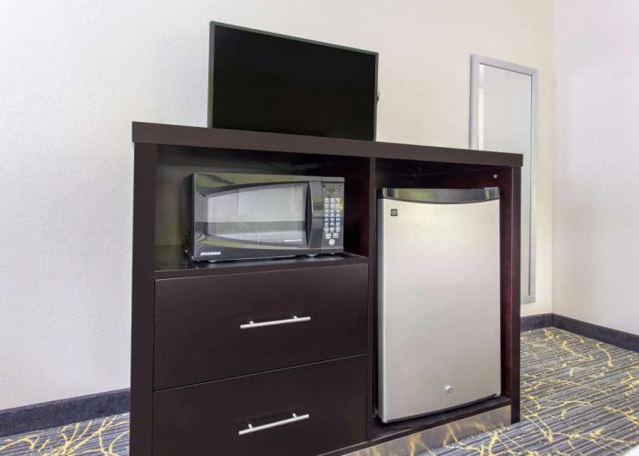 AmericInn by Wyndham Delafield-Waukesha-Milwaukee