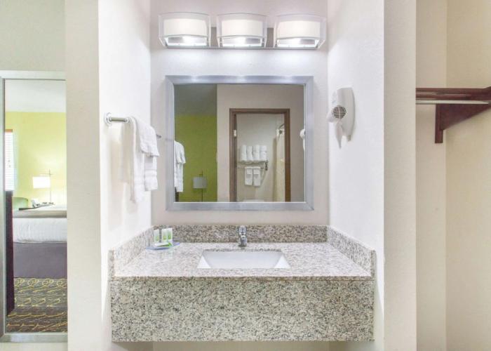 AmericInn by Wyndham Delafield-Waukesha-Milwaukee