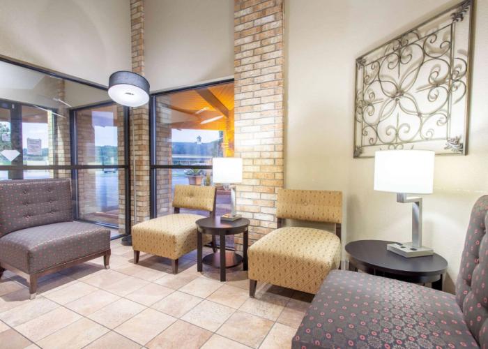 AmericInn by Wyndham Delafield-Waukesha-Milwaukee