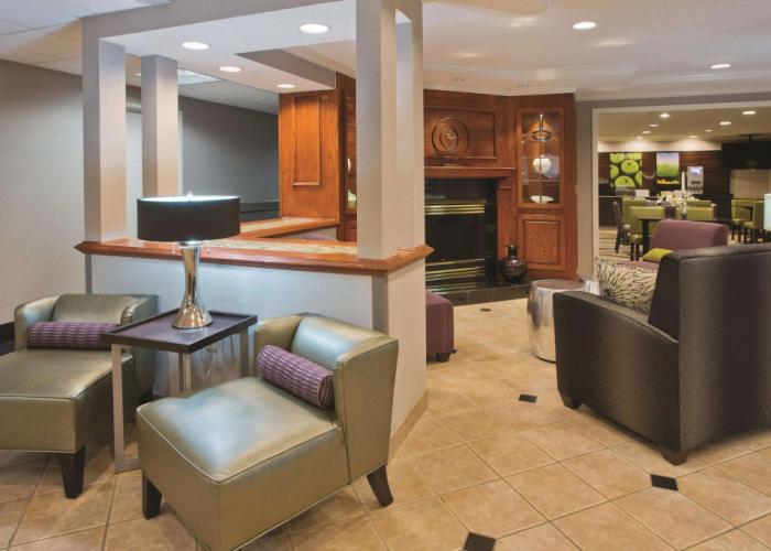 La Quinta Inn & Suites by Wyndham Milwaukee Delafield