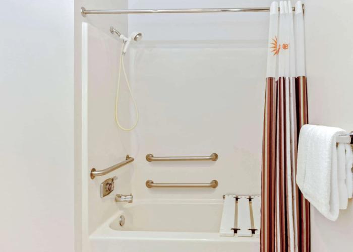 La Quinta Inn & Suites by Wyndham Milwaukee Delafield