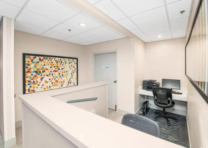 Holiday Inn Express & Suites Delafield