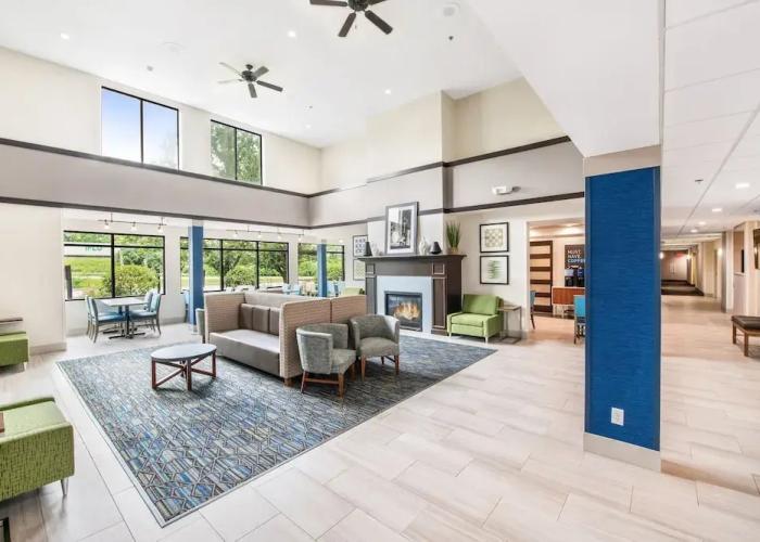 Holiday Inn Express & Suites Delafield