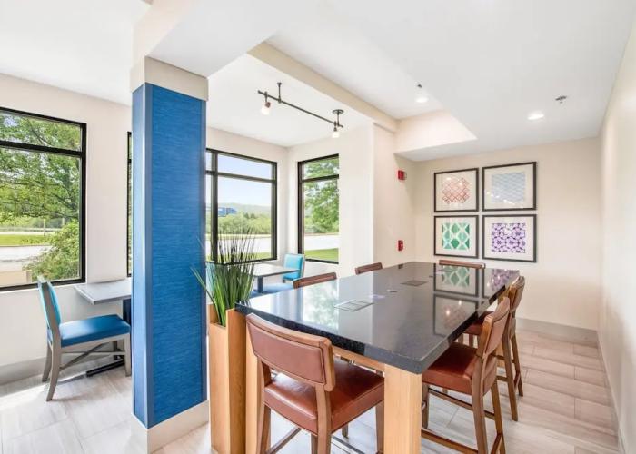 Holiday Inn Express & Suites Delafield