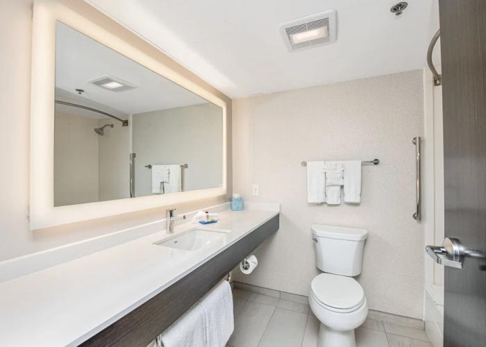 Holiday Inn Express & Suites Delafield