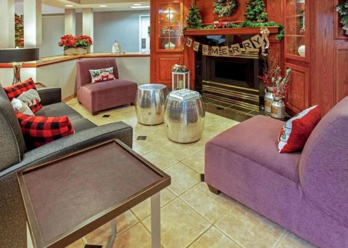 La Quinta Inn And Suites Milwaukee Delafield