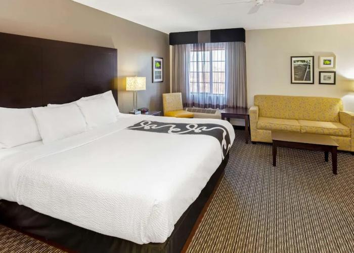 La Quinta Inn And Suites Milwaukee Delafield