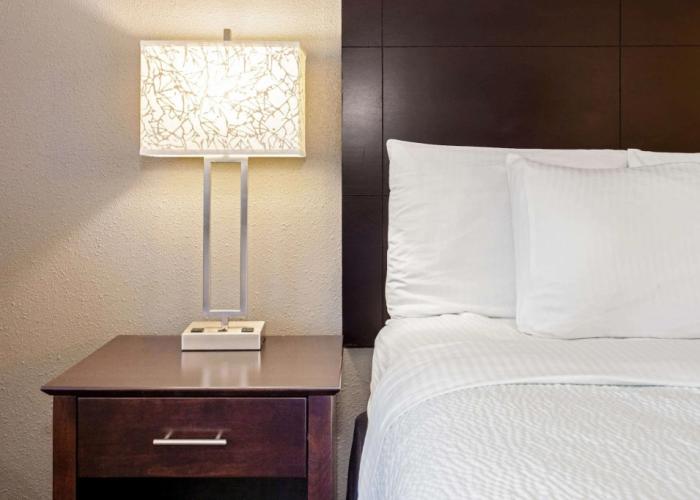 La Quinta Inn And Suites Milwaukee Delafield