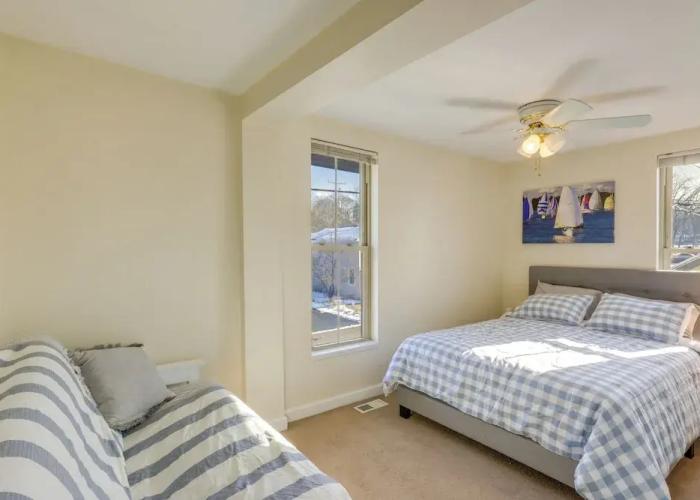 Delafield Vacation Rental Near Lakes & Parks!