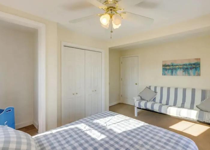 Delafield Vacation Rental Near Lakes & Parks!