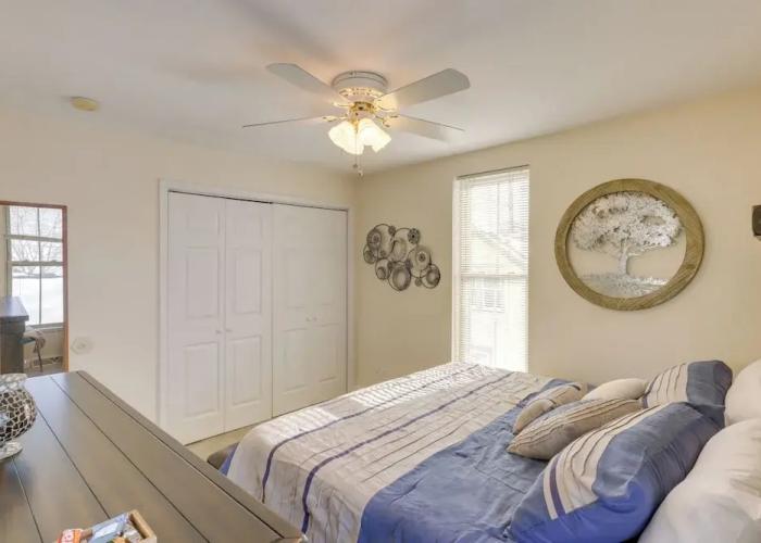 Cozy Delafield Apartment - Walk to Lake!