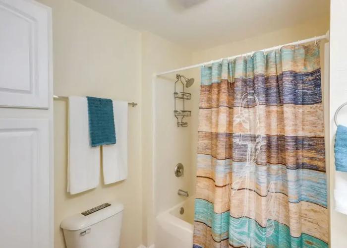 Cozy Delafield Apartment - Walk to Lake!