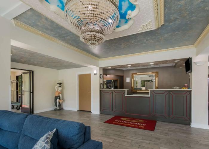 Econo Lodge Inn & Suites