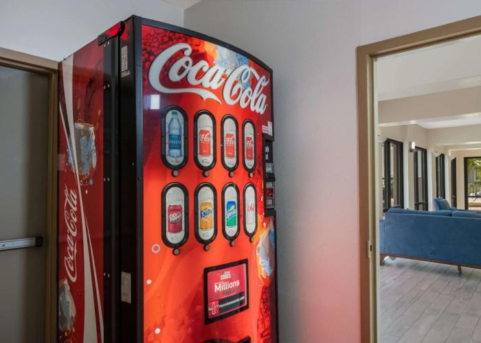 Econo Lodge Inn & Suites