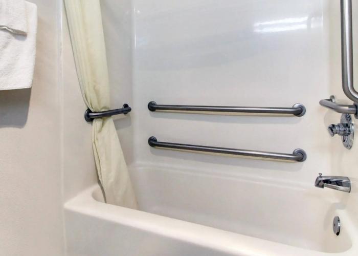 Econo Lodge Inn & Suites