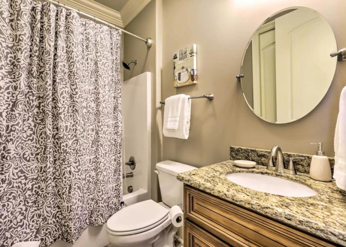 Diamondhead Condo - Marina, Pool Access & Golfing!