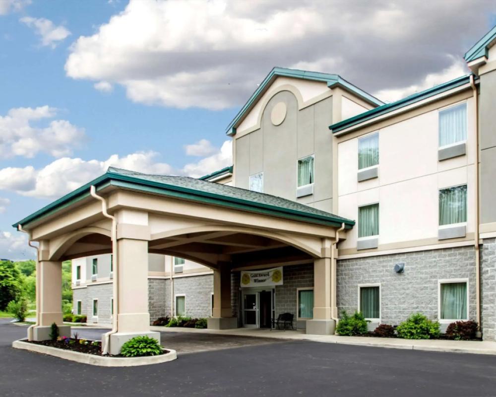 Quality Inn & Suites Fishkill South near I-84