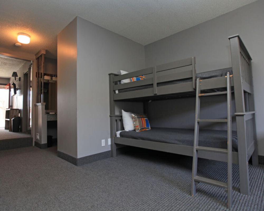 Vintage Block Inn & Suites