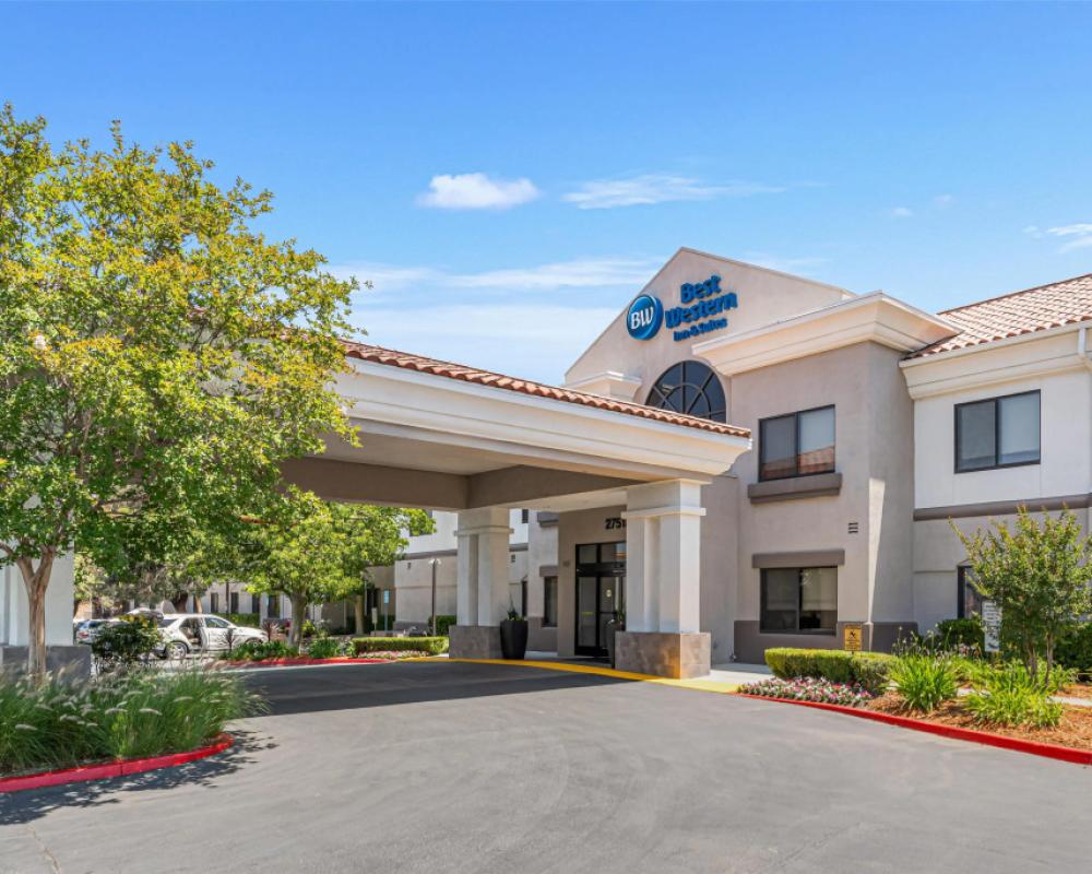 Best Western Valencia/Six Flags Inn & Suites
