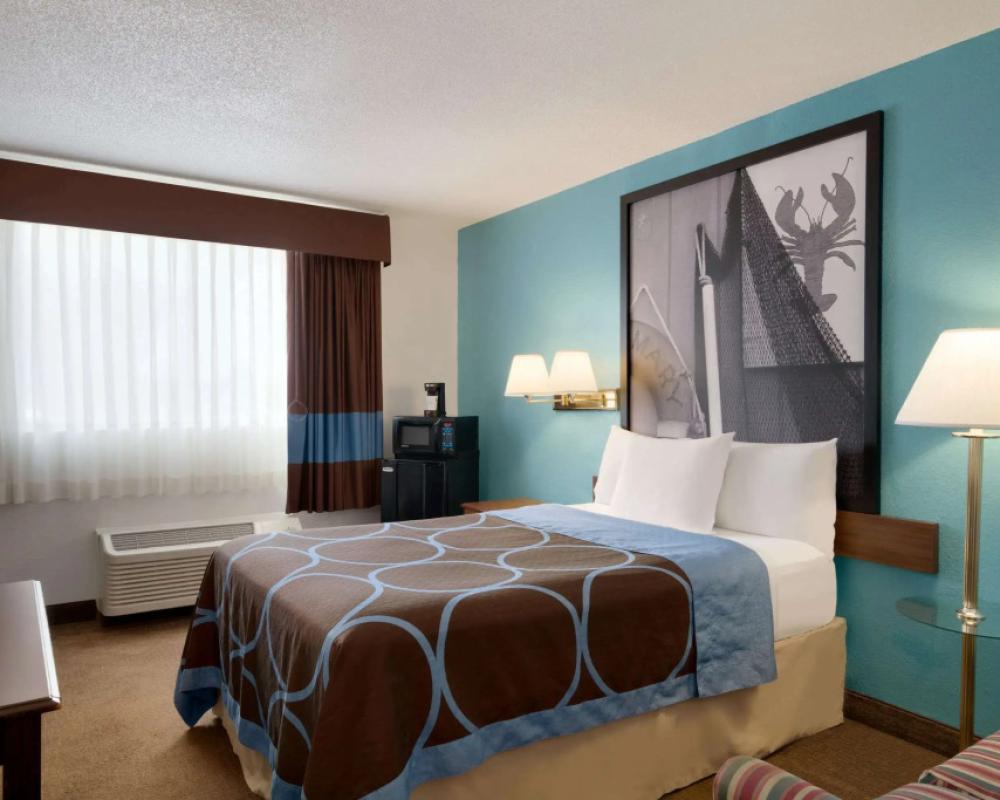 Super 8 by Wyndham Portland ME