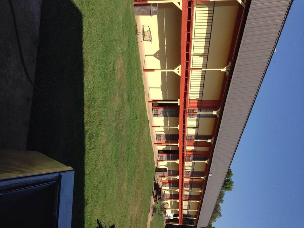 Sportsman Inn and Suites