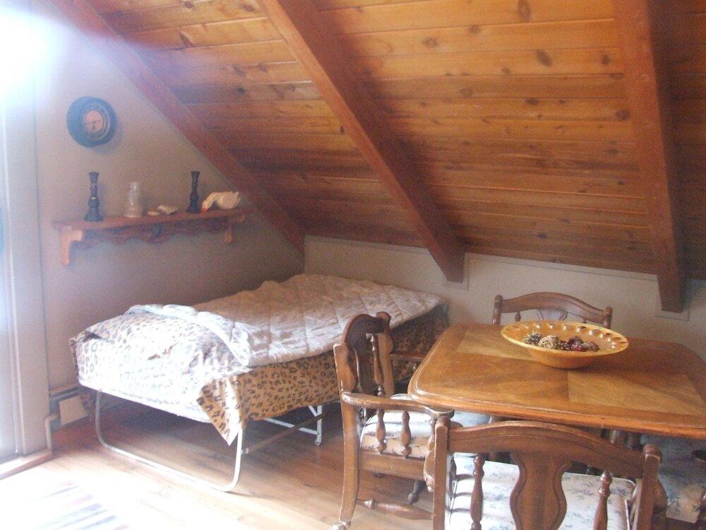 Cobblestone Manor B&B