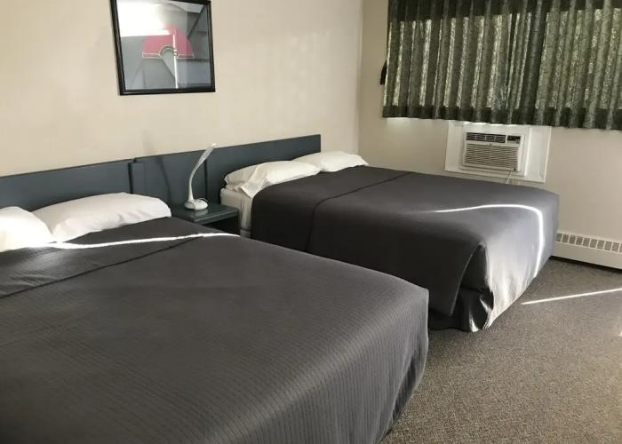 Plains Motor Inn