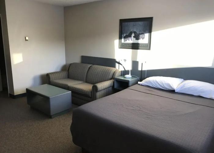 Plains Motor Inn
