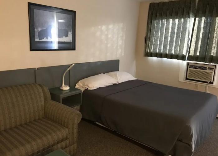 Plains Motor Inn