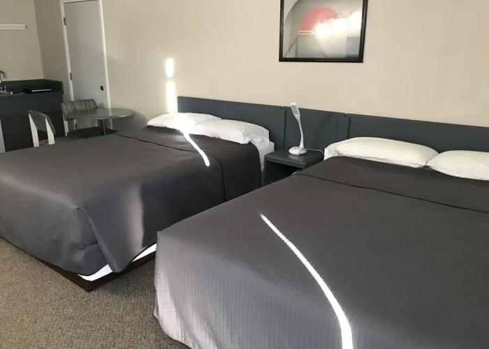 Plains Motor Inn