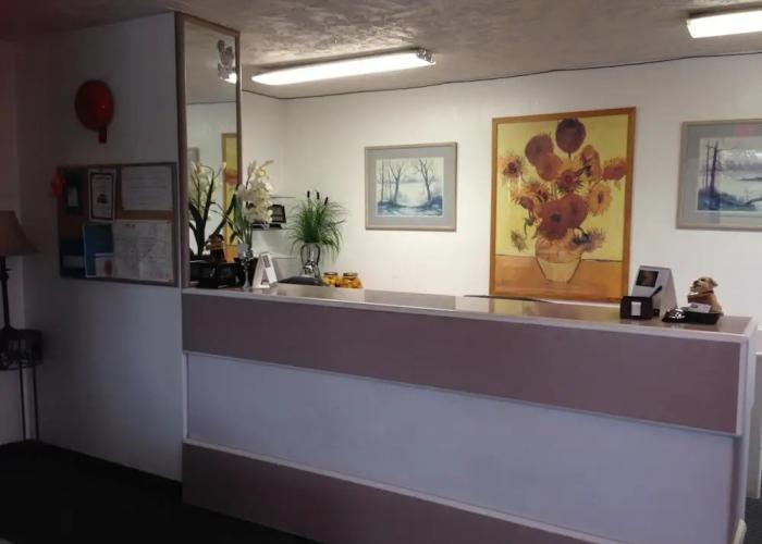 Plains Motor Inn
