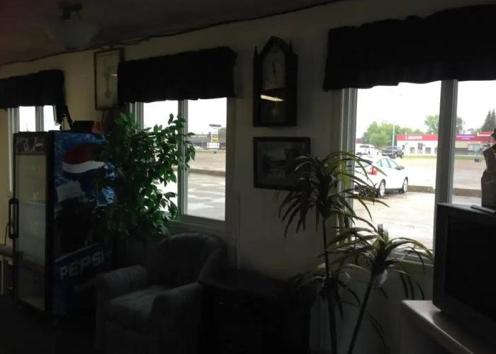 Plains Motor Inn