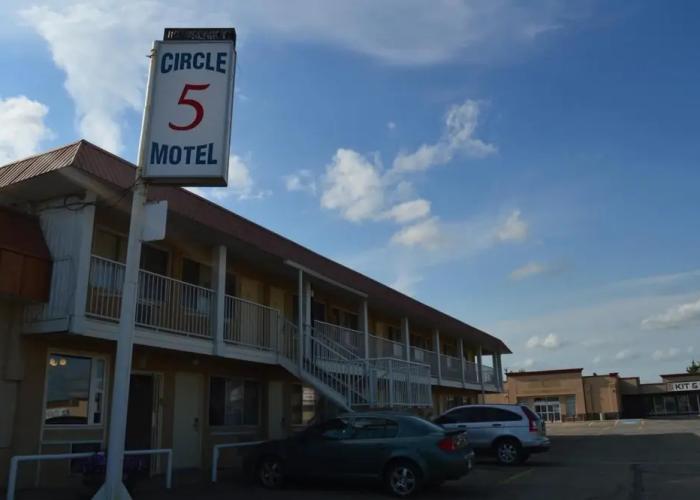 Circle 5 Motel