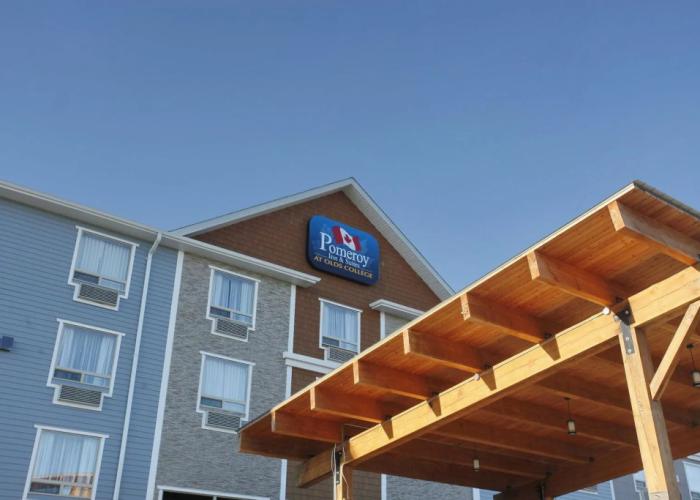 Pomeroy Inn & Suites at Olds