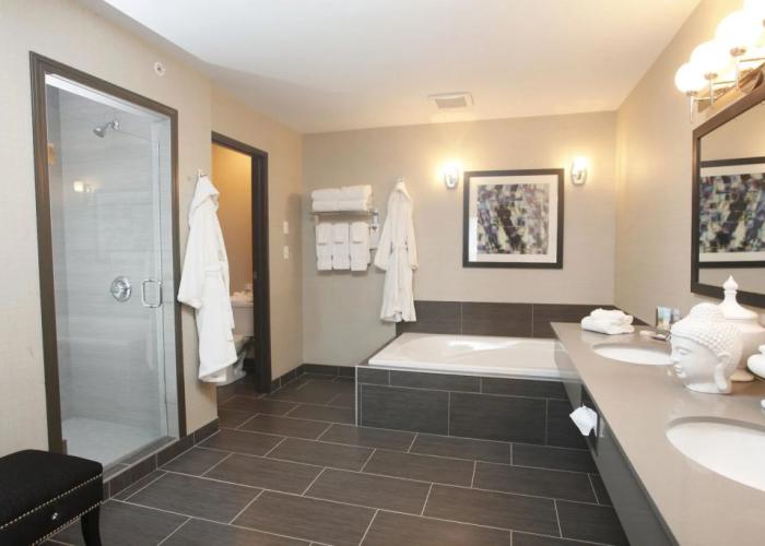 Pomeroy Inn & Suites at Olds
