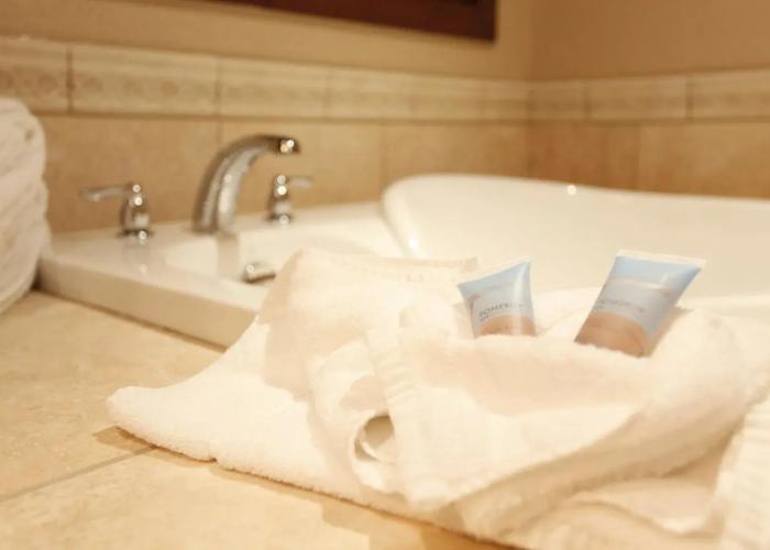 Pomeroy Inn & Suites at Olds