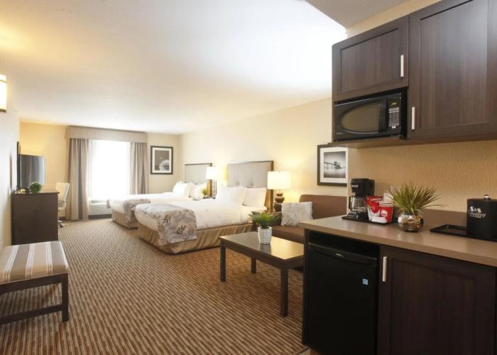 Pomeroy Inn & Suites at Olds