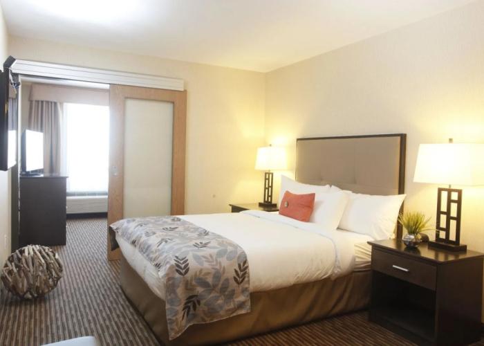Pomeroy Inn & Suites at Olds