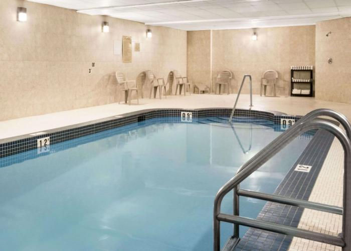 Days Inn & Suites by Wyndham Cochrane