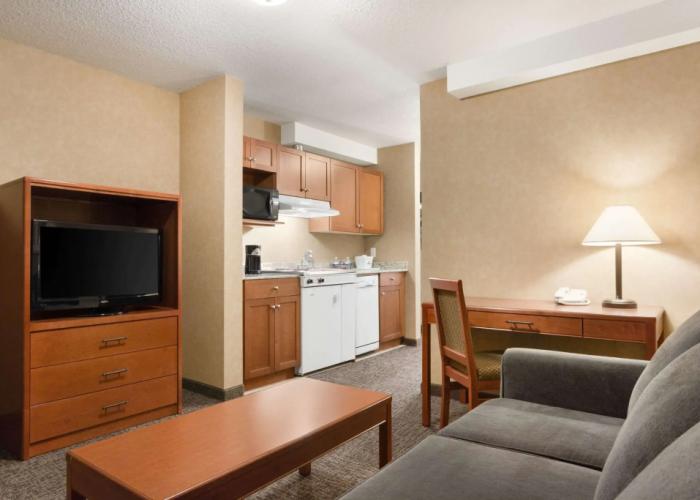 Days Inn & Suites by Wyndham Cochrane