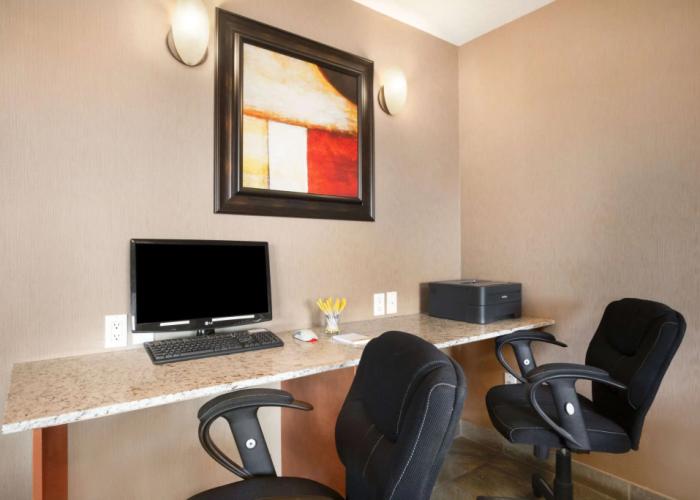 Days Inn & Suites by Wyndham Cochrane
