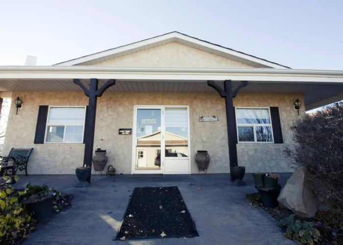 Bow River Inn