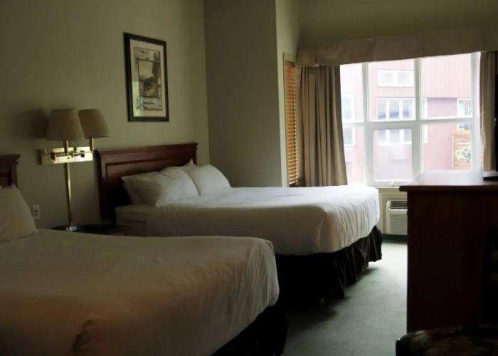 Waterton Lakes Lodge Resort